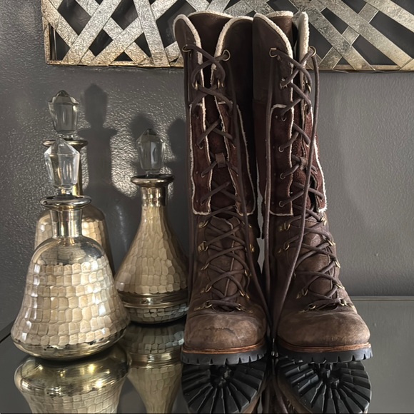 Timberland Brown Lace-Up Boots - Picture 8 of 11